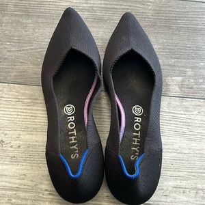 Rothy’s flat shoe for women